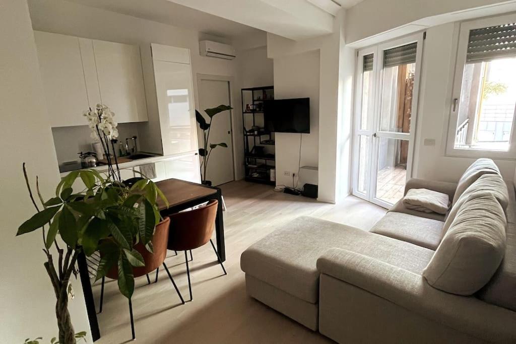 Modern Apartment - Walking Distance To Milan Central Station Kültér fotó